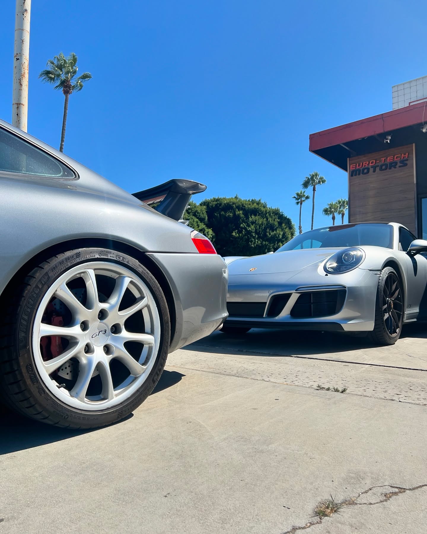 Perfect combination of old and new. Nothing like a 911. ❤️❤️ #Porsche #CulverCity