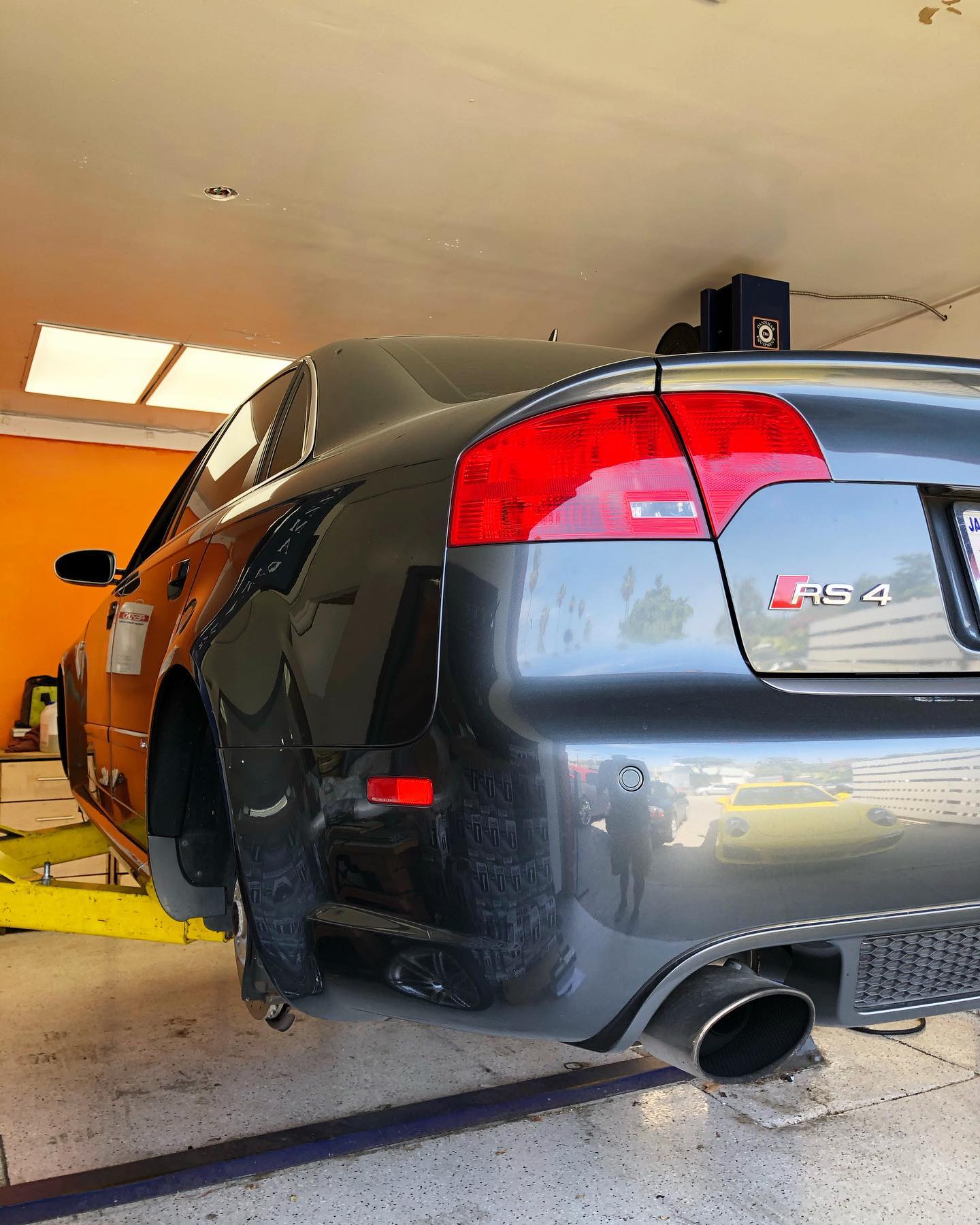 New shoes for the beast ? #Audi #AudiRS4