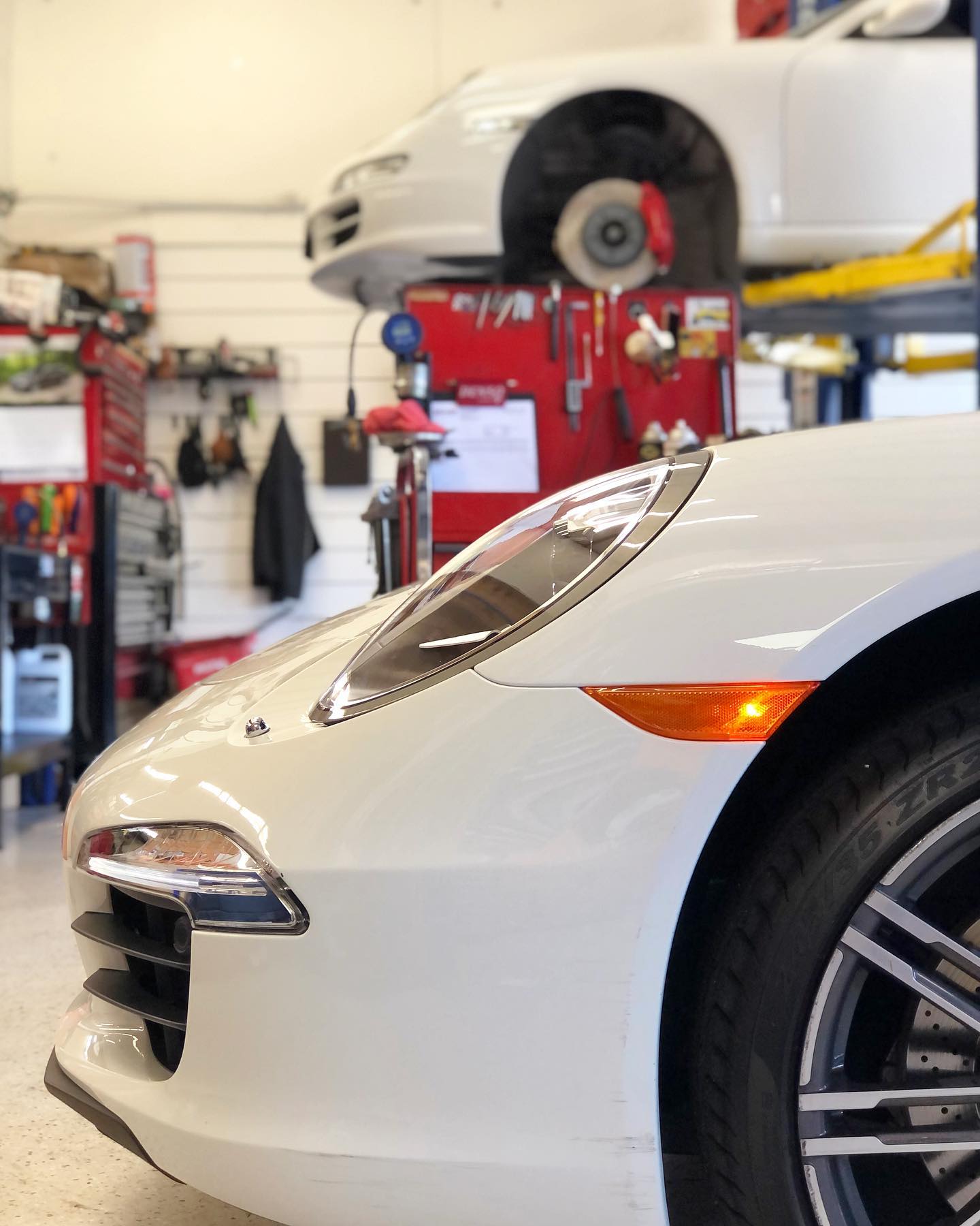 White 911 day ? #Porsche #Porsche911 #AutoRepair