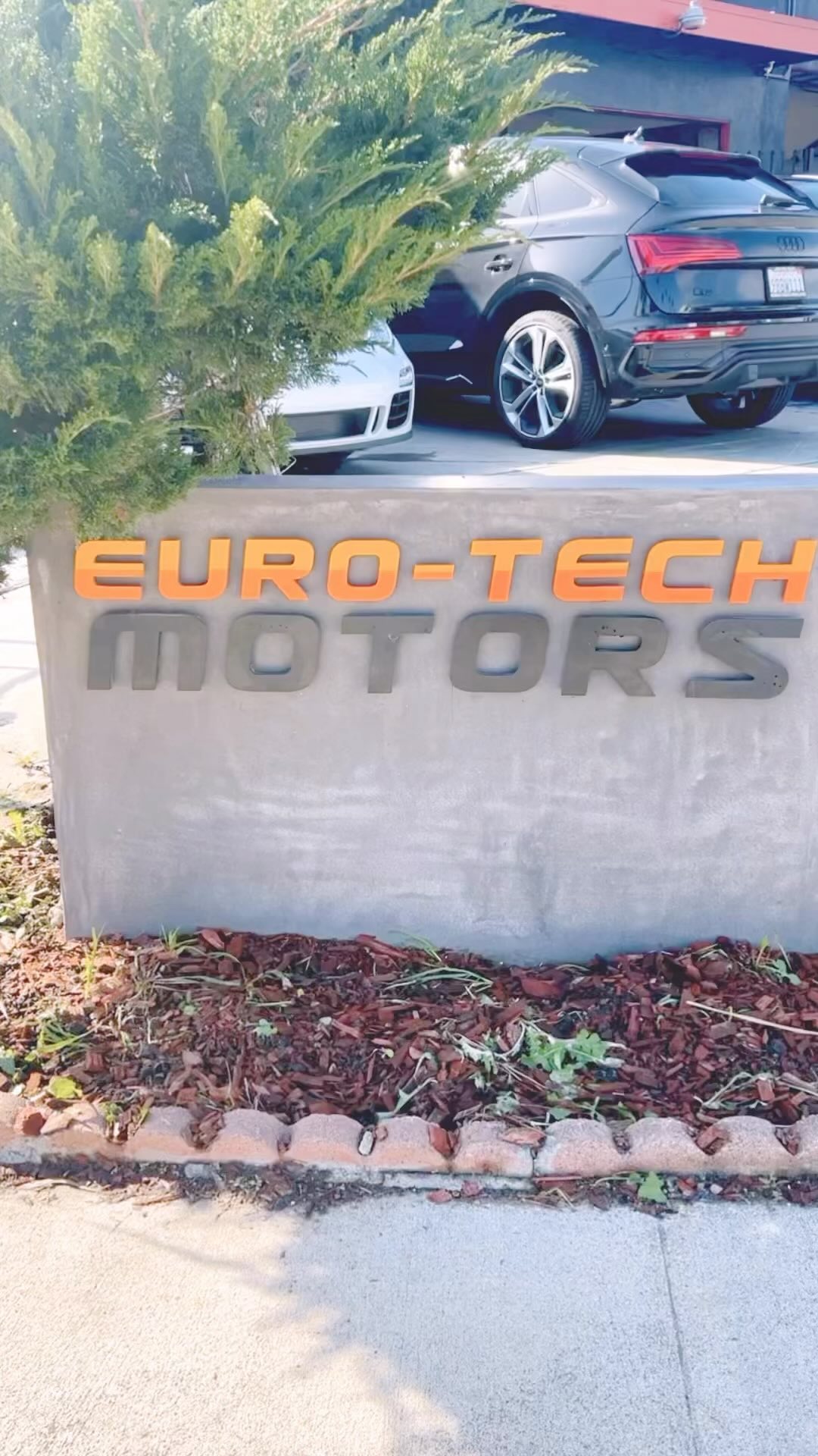 Just another Monday fixing some cars ?? #Porsche #Audi #AutoRepair