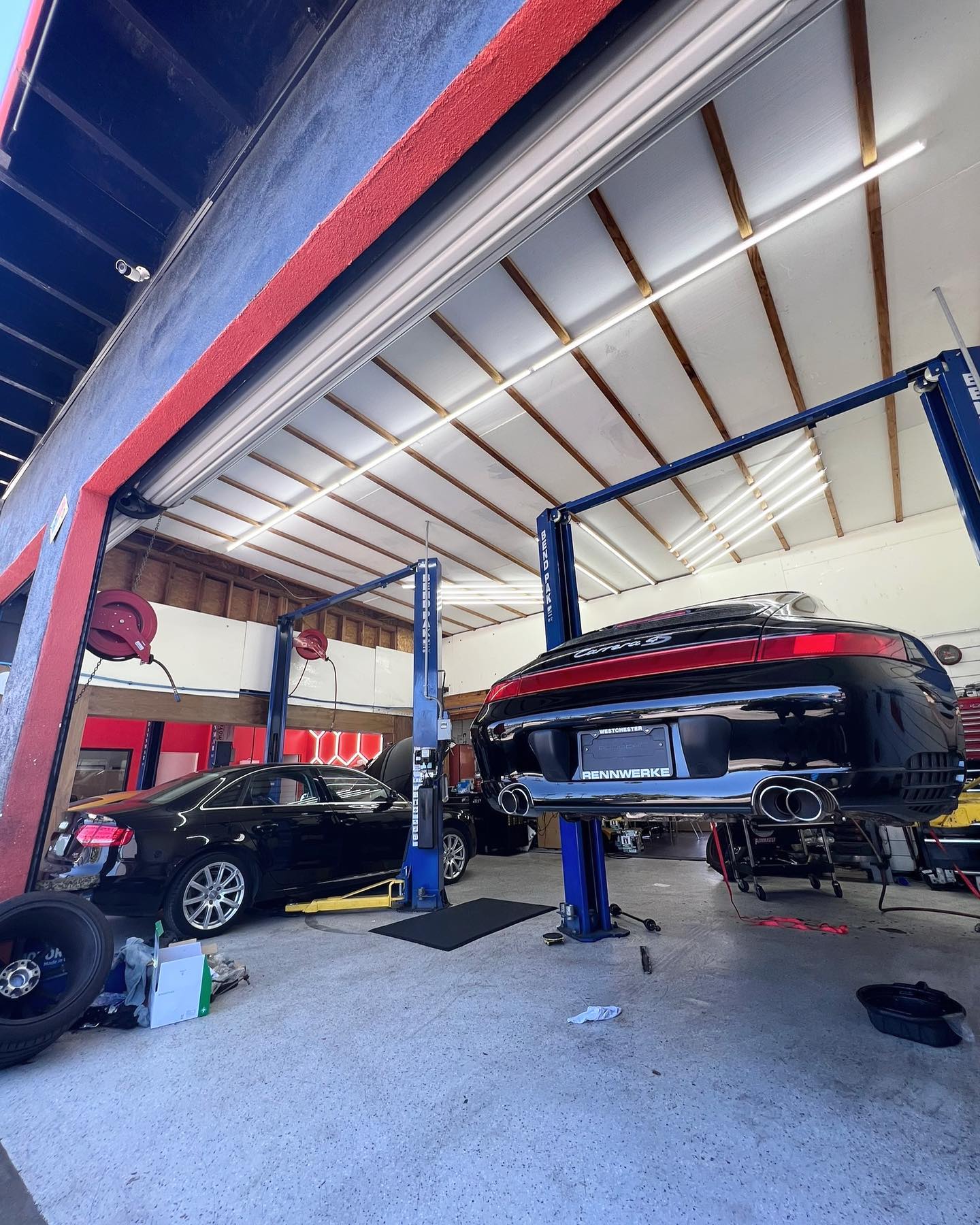 @audi and @porsche all summer long! ?☀️#playavista #culvercity #autorepair